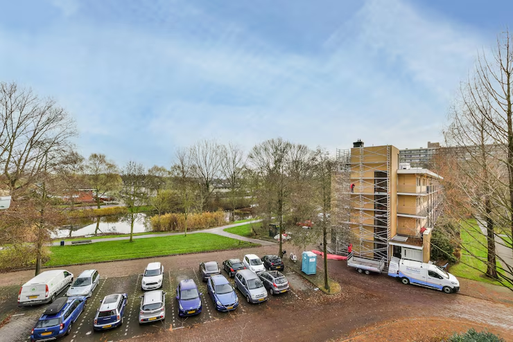 What Are the Benefits of Renting a Driveway vs Traditional Parking Lot?